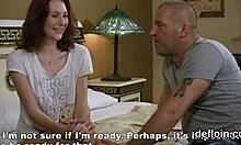 Micetta naturale spalanca figa stretta e perde verginità