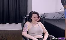 Ryder lets him fuck her legs during photoshoot behind scenes.