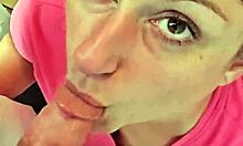 Lui et elle en session gorge profonde