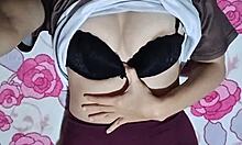 hermosa latina cumming hard on home sofa