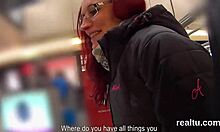 Dokonalá česká kráska dráždená v hypermarkete, pribitá v POV