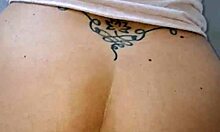 Entro in casa della mia amante e la scopo mentre parla al telefono con una sua amica