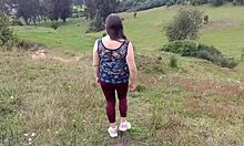 amatør stif mor spørger stifsøn i skoven: vil du røre mine patter, røv og store fisse?