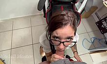 student sucked professor to pass class 😏