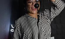 娇小美女被捆绑堵嘴SM调教