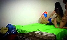 increíble madrastra una morenita sexy se deja follar por su dos hijastro le pedia a ambos que le reviente el culo y ambos le deje leche en ese agujero sexo real casero amateur