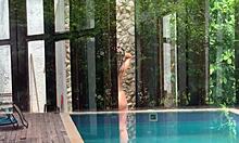 espio a dos chicas bañandose y despues de que me descubren masturbandome me invitan a participar.