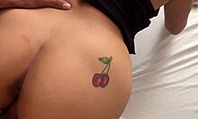 no puedo evitar masturbarme mientras veo a mi hermanastra 😍