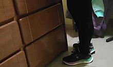 Acosando a la sirvienta parte 1