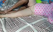 La Mejor Pijamada con Mi Hermanastra Ella Me Dejo Ver Sus Lindas Bragas y Yo Le Mostre Mi Gran Polla Estaba Tan Cachonda Que Le Entro con Todo y Bolas