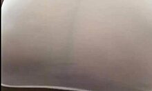 Garota gordinha de bunda grande tira a roupa e mostra o cu.