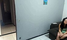 Dona de casa apreensiva com policial procurando o marido paga a liberdade com a bunda 😈