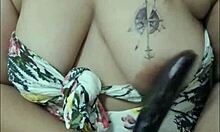 Dan's licking brings Eliz Benson's first squirt