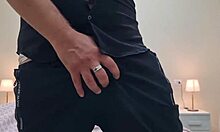 Strappo le mutande per te e poi ti sborro in bocca ansima e geme con sega veloce e cazzo durissimo con sputi sul pisello e sculacciate con slip sexy e un buco del culo da leccare