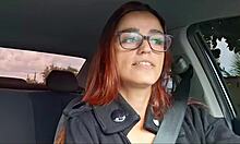 Casada e motorista de aplicativo pega passageiro se masturbando por trás.