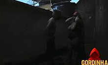 Chapeuzinho vermelho posso fuder sua grande buceta