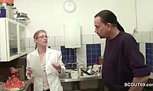 Kleine Jungfrau Bekommt Ihren Ersten Fick Vom Chef Beim Job