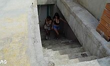 Sexo exhibicionista en azotea terminan folladas por obrero de construccion con besos