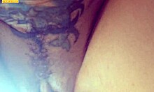 Mandei lubrificar a buceta e ficar de ladinho pra receber minha gozada dentro ate derramar