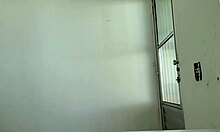 Oficial de justiça pega mulher de malandro sozinha em casa