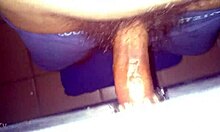 masturbándome con mi juguete de goma