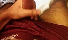 Fiatal 18+ srác veri ki a hatalmas farkát a hálószobában