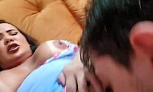 Oh wow, madrasta do melhor amigo me convidou na casa dela!