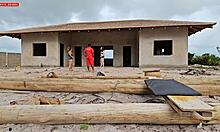 Carpinteiro vai receber o pagamento e teve uma supresa das donas da obra