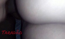 enchendo o cuzinho da puta de porra