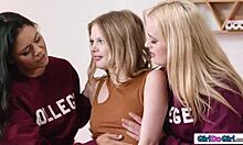 Почему бы не поэкспериментировать с мачехами в групповом оральном и пальчиковом лесбийском действе