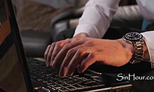 Amalia Reclaims Man Anal