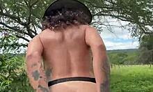 Travesti Agro A Sabrina Prezotte Dando Uma Volta Na Fazenda E Goza Muito Vendo Os Peoes Vejam