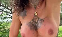 Travesti Agro A Sabrina Prezotte Dando Uma Volta Na Fazenda E Goza Muito Vendo Os Peoes Vejam