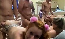 3 Putas Dando De Quatro No Sofa