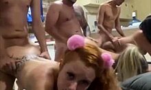 3 Putas Dando De Quatro No Sofa