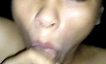 นักศึกษาสาวอมควยดูดน้ำเงี่ยนที่ไหลพุ่งเข้าปากและหีของเธอ