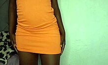 puta colegiada mostrando su gran culo de chocolate