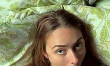 Cunhada dos olhos verdes me fez gozar nos peitos