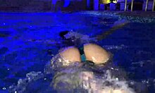 Pareja de exhibicionistas follan en spa p�blico-katty blake