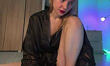 masturbate tight pink pussy with fingers