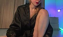 masturbate tight pink pussy with fingers