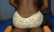 gran bot�n de ebano monta tremenda verga