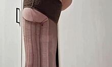 Mistress Elza Kom popped balloons during a sexy session with her sub.