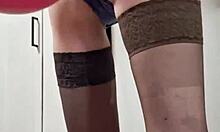 Mistress Elza Kom popped balloons during a sexy session with her sub.