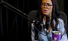 Morena safada mostra o seu boquete mostra os peitos e a bucetinha gostosa depois de falar que não se sentiria a vontade com cuspe - alice vasconcelos watch on sheer red especial páscoa.