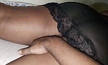 Puta crente e marido corno em encontro caseiro