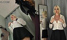 شفت شقراء عارية بزاز كبيرة تجرب هدوم شفافة من تحت في غرفة القياس