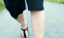 morgens mit nylonf��en in birkenstocks unterwegs