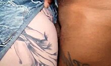 Coloquei shortinho curto pra exibe pro meu colega de facu e acabei com a rola socada toda no meu cu!!