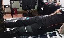 Mi padrastro me folla bien rico antes de irme a la universidad...